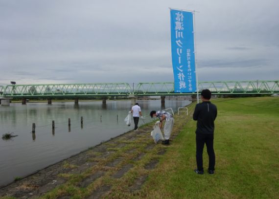 信濃川クリーン作戦の集合写真